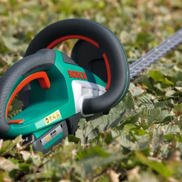 Bosch 36V heggenschaar AdvancedHedgeCut 65cm (Incl. 2.0Ah accu + lader) Bosch 36V Heggenschaar AdvancedHedgeCut 65cm (Incl. 2.0Ah Accu + Lader) -Tuinartikelen Winkel 123 2229
