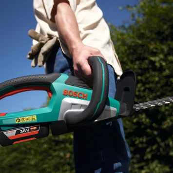 Bosch 36V heggenschaar AdvancedHedgeCut 65cm (Incl. 2.0Ah accu + lader) Bosch 36V Heggenschaar AdvancedHedgeCut 65cm (Incl. 2.0Ah Accu + Lader) -Tuinartikelen Winkel 123 2230