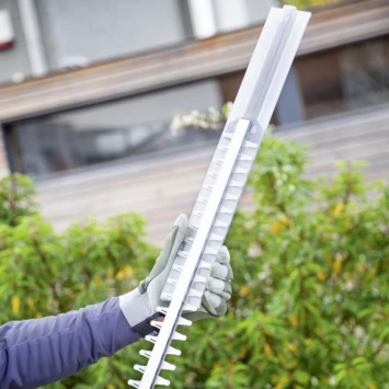 LUX 20V heggenschaar + 2,0Ah accu + lader LUX 20V Heggenschaar + 2,0Ah Accu + Lader -Tuinartikelen Winkel 123 2397