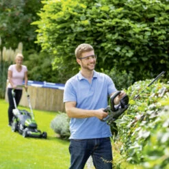 LUX 20V Heggenschaar + 2,0Ah Accu + Lader 7 LUX 20V Heggenschaar + 2,0Ah Accu + Lader -Tuinartikelen Winkel 123 2400