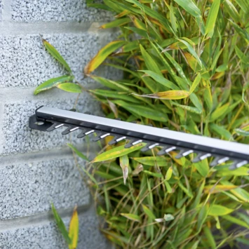 LUX 20V heggenschaar + 2,0Ah accu + lader LUX 20V Heggenschaar + 2,0Ah Accu + Lader -Tuinartikelen Winkel 123 2403