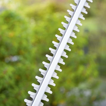 LUX 20V heggenschaar + 2,0Ah accu + lader LUX 20V Heggenschaar + 2,0Ah Accu + Lader -Tuinartikelen Winkel 123 2404