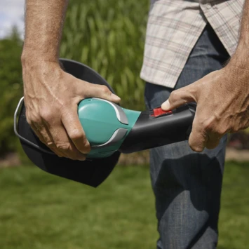 Bosch elektrische trimmer ART 24 - 400W 24cm Bosch Elektrische Trimmer ART 24 - 400W 24cm -Tuinartikelen Winkel 123 2536