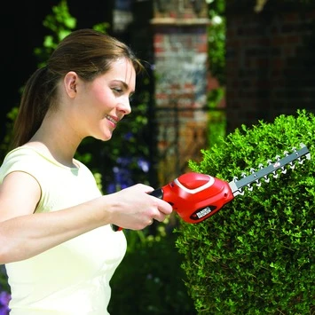 BLACK+DECKER 7V struik- en grasschaar GSL700 Black & Decker BLACK+DECKER 7V Struik- En Grasschaar GSL700 -Tuinartikelen Winkel 123 2975