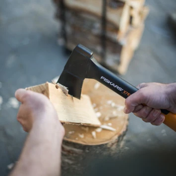 Fiskars universele bijl X7 XS Fiskars Universele Bijl X7 XS -Tuinartikelen Winkel 123 3806