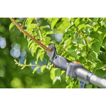 Gardena 18V telescopische takkenschaar 2,5m (P4A) Incl. 2.0Ah accu + lader Gardena 18V Telescopische Takkenschaar 2,5m (P4A) Incl. 2.0Ah Accu + Lader -Tuinartikelen Winkel 123 3838