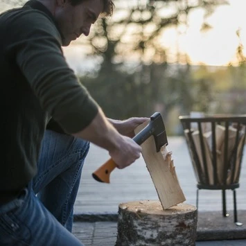 Fiskars universele bijl X10 S Fiskars Universele Bijl X10 S -Tuinartikelen Winkel 123 4028